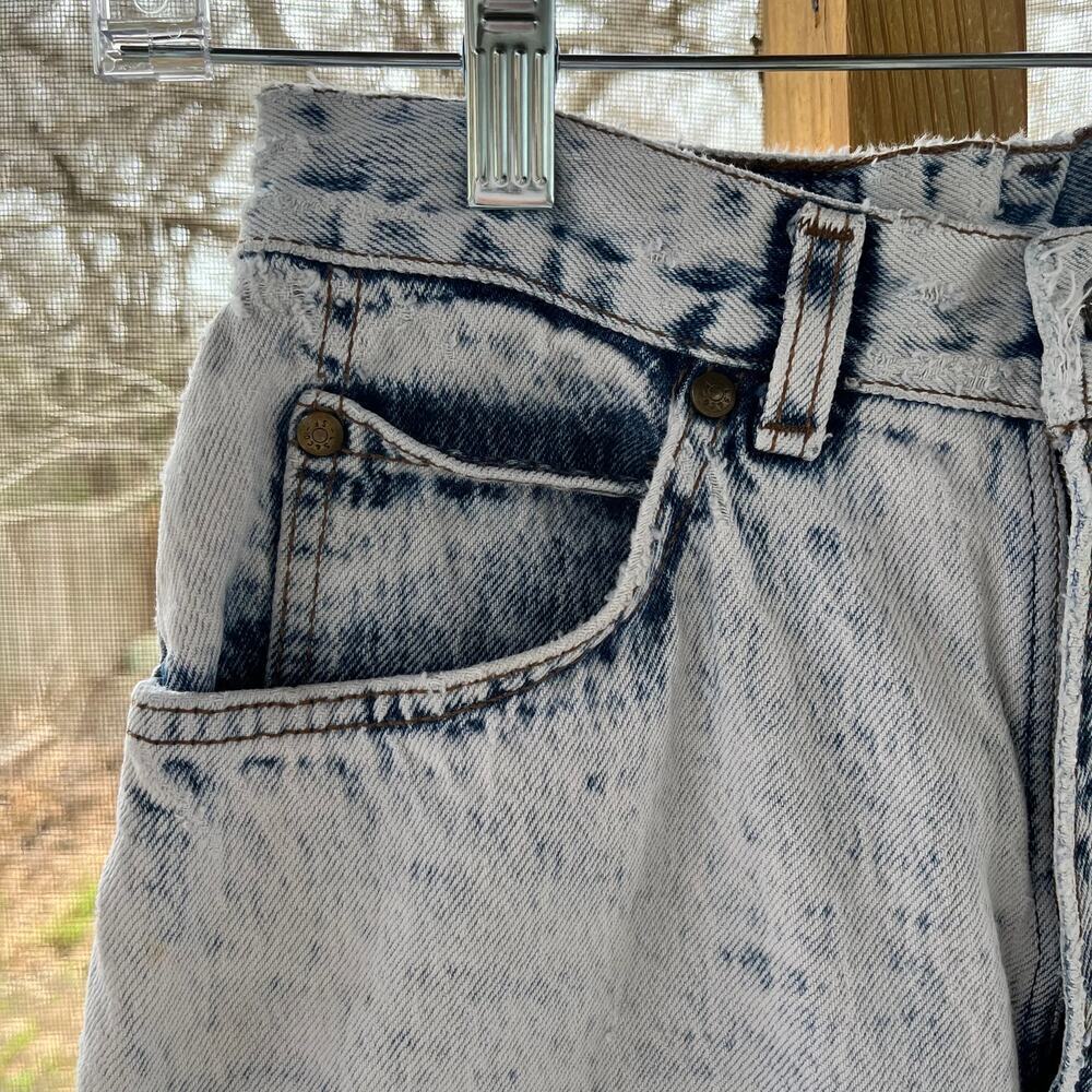 Levi's Vintage Women's Bleach Wash 80's Era Mom Jeans Size 8 - Picture 3 of 14